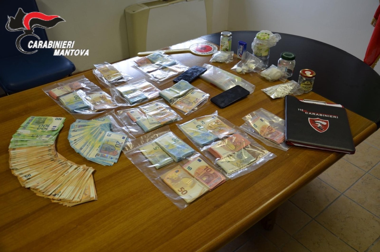 Castiglione delle Stiviere: due marocchini arrestati mentre nascondono droga nel terreno