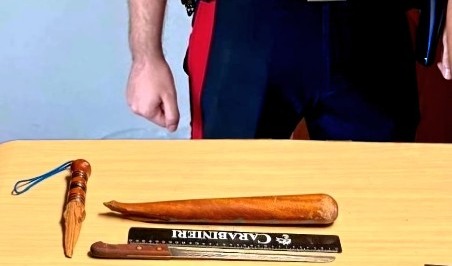 Minaccia un vicino con un coltello e aggredisce i Carabinieri: arrestato con spray al peperoncino