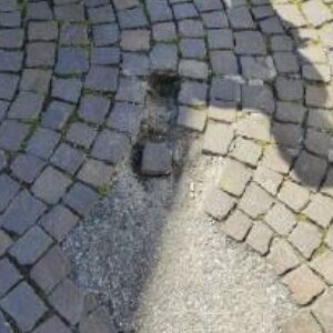 Montichiari: incidente in piazza, polemiche sulle manutenzioni