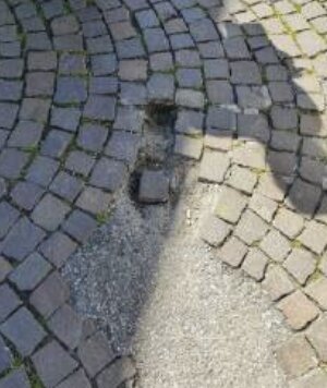 Montichiari: incidente in piazza, polemiche sulle manutenzioni