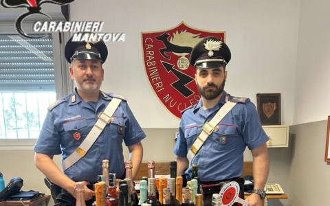 Furto di superalcolici da un bar: cinque denunciati per un valore di 2mila euro