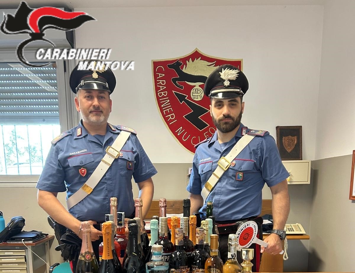Furto di superalcolici da un bar: cinque denunciati per un valore di 2mila euro