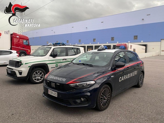 Incidente sul lavoro a Castiglione delle Stiviere: un corriere si ferisce alla mano durante il carico
