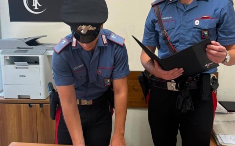 Arresto di un giovane con sostanze stupefacenti in casa e per strada
